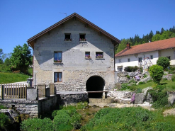 Vue générale du pignon nord et du canal. © Région Bourgogne-Franche-Comté, Inventaire du patrimoine