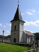 Vue générale du clocher, de l'entrée et du bas-côté. © Région Bourgogne-Franche-Comté, Inventaire du patrimoine