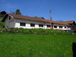 Façade postérieure et pignon nord vus de trois quarts. © Région Bourgogne-Franche-Comté, Inventaire du patrimoine