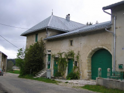 Façade antérieure vue de trois quarts. © Région Bourgogne-Franche-Comté, Inventaire du patrimoine