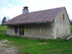 Façade antérieure vue de trois quarts. © Région Bourgogne-Franche-Comté, Inventaire du patrimoine