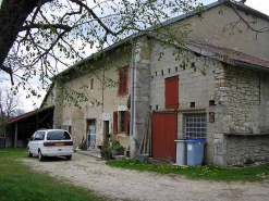 Façade antérieure vue de trois quarts. © Région Bourgogne-Franche-Comté, Inventaire du patrimoine