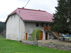 Façade antérieure et pignon est vus de trois quarts. © Région Bourgogne-Franche-Comté, Inventaire du patrimoine