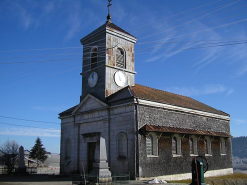 Vue de trois quarts de l'édifice. © Région Bourgogne-Franche-Comté, Inventaire du patrimoine