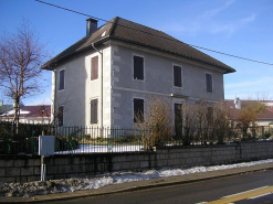 Façade antérieure vue de trois quarts. © Région Bourgogne-Franche-Comté, Inventaire du patrimoine