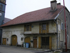 Vue de trois quarts sur façade antérieure. © Région Bourgogne-Franche-Comté, Inventaire du patrimoine