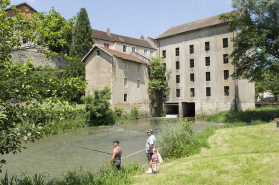 Vue de trois quarts arrière. © Région Bourgogne-Franche-Comté, Inventaire du patrimoine