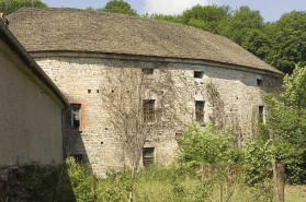 Façade postérieure du magasin en quart de cercle. © Région Bourgogne-Franche-Comté, Inventaire du patrimoine