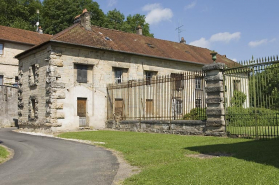 Logement (ancienne orangerie) vu depuis la cour. © Région Bourgogne-Franche-Comté, Inventaire du patrimoine