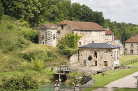 Vue d'ensemble des bâtiments de production depuis l'est. © Région Bourgogne-Franche-Comté, Inventaire du patrimoine
