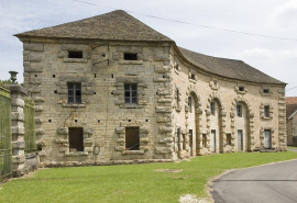 Magasin en quart de cercle depuis le sud-est. © Région Bourgogne-Franche-Comté, Inventaire du patrimoine