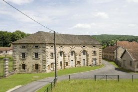 Vue plongeante sur le magasin en quart de cercle. © Région Bourgogne-Franche-Comté, Inventaire du patrimoine