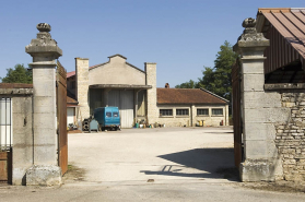 Vue depuis l'entrée. © Région Bourgogne-Franche-Comté, Inventaire du patrimoine