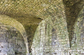 Salle des cubilots. Détail des voûtes d'arêtes. © Région Bourgogne-Franche-Comté, Inventaire du patrimoine