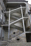 Vue d'ensemble de l'escalier à cage ouverte de face. © Région Bourgogne-Franche-Comté, Inventaire du Patrimoine