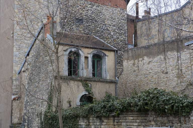 Fabrique de jardin : détail du premier étage depuis la parcelle voisine. © Région Bourgogne-Franche-Comté, Inventaire du Patrimoine