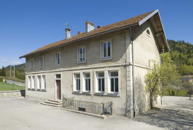 Façade antérieure de trois quarts droit. © Région Bourgogne-Franche-Comté, Inventaire du patrimoine