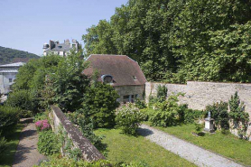 Bâtiment des remise et écurie depuis la propriété voisine. © Région Bourgogne-Franche-Comté, Inventaire du Patrimoine