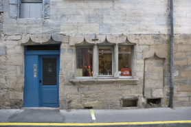 Détail du rez-de-chaussée de la façade sur la rue Renan. © Région Bourgogne-Franche-Comté, Inventaire du Patrimoine