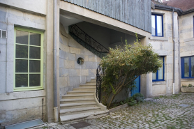 Détail du départ de l'escalier à cage ouverte sur cour. © Région Bourgogne-Franche-Comté, Inventaire du Patrimoine