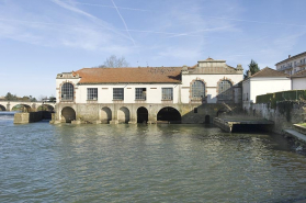 Soubassement de la minoterie et façade ouest de la centrale hydroélectrique. © Région Bourgogne-Franche-Comté, Inventaire du patrimoine