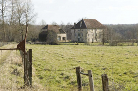 Vue d'ensemble depuis le nord-ouest. © Région Bourgogne-Franche-Comté, Inventaire du patrimoine