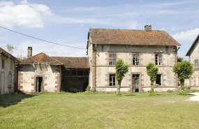 Pavillon ouest depuis la cour. © Région Bourgogne-Franche-Comté, Inventaire du patrimoine