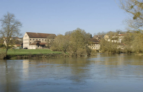 Vue d'ensemble depuis l'est. © Région Bourgogne-Franche-Comté, Inventaire du patrimoine