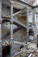 Détail de l'escalier à cage ouverte de trois quarts gauche. © Région Bourgogne-Franche-Comté, Inventaire du Patrimoine