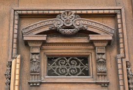 Vantaux du portail d'entrée : détail d'un décor. © Région Bourgogne-Franche-Comté, Inventaire du Patrimoine