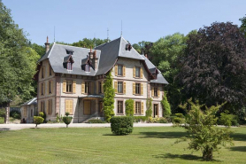 La demeure vue de trois quarts. © Région Bourgogne-Franche-Comté, Inventaire du patrimoine