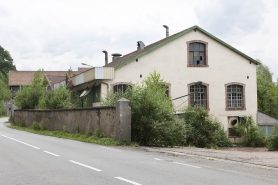 Bâtiment industriel (puis garage) à l'extrémité nord du site. © Région Bourgogne-Franche-Comté, Inventaire du patrimoine