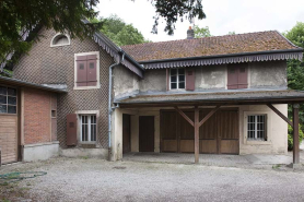 Façade nord des communs. © Région Bourgogne-Franche-Comté, Inventaire du patrimoine