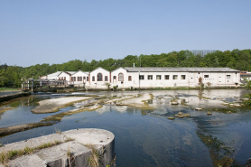 Vue d'ensemble depuis la rive droite du Doubs. © Région Bourgogne-Franche-Comté, Inventaire du patrimoine