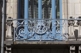 Deuxième logis secondaire, balcons du premier étage : détail d'un garde-corps. © Région Bourgogne-Franche-Comté, Inventaire du Patrimoine