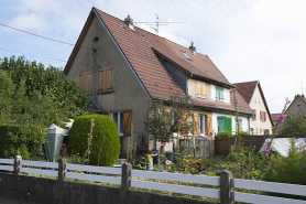Maison vue de trois quarts. © Région Bourgogne-Franche-Comté, Inventaire du patrimoine