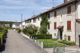 Habitations vues de trois quarts. Façade antérieure. © Région Bourgogne-Franche-Comté, Inventaire du patrimoine