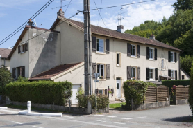 Vue de trois quarts d'une habitation. © Région Bourgogne-Franche-Comté, Inventaire du patrimoine