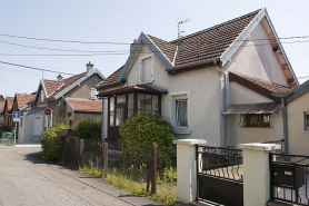 Maisons individuelle et double rue des Gentianes. © Région Bourgogne-Franche-Comté, Inventaire du patrimoine