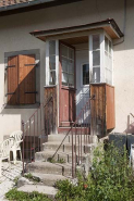 Façade postérieure d'une maison individuelle rue des Lesses. Détail de l'escalier du jardin. © Région Bourgogne-Franche-Comté, Inventaire du patrimoine