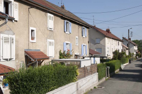 Vue d'ensemble de la rue. © Région Bourgogne-Franche-Comté, Inventaire du patrimoine