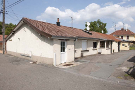 Habitation en rez-de-chaussée. Vue depuis la rue. © Région Bourgogne-Franche-Comté, Inventaire du patrimoine