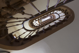 Premier logis secondaire : détail de l'escalier à retours avec jour. © Région Bourgogne-Franche-Comté, Inventaire du Patrimoine