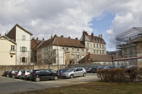 Vue d'ensemble éloignée de l'arrière de l'édifice. © Région Bourgogne-Franche-Comté, Inventaire du Patrimoine