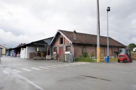 Entrepôts industriels depuis la cour. © Région Bourgogne-Franche-Comté, Inventaire du patrimoine