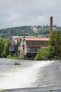 Barrage et bâtiments industriels depuis le nord. © Région Bourgogne-Franche-Comté, Inventaire du patrimoine