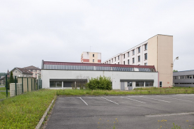 Atelier de fabrication et bâtiment administratif depuis le nord-est. © Région Bourgogne-Franche-Comté, Inventaire du patrimoine