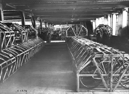 Atelier de conditionnement des bicyclettes. © Région Bourgogne-Franche-Comté, Inventaire du patrimoine