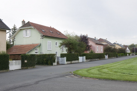 Maisons individuelles au sud. © Région Bourgogne-Franche-Comté, Inventaire du patrimoine