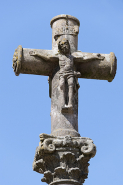 Croix monumentale dite La Belle Croix : Christ de face. © Région Bourgogne-Franche-Comté, Inventaire du patrimoine